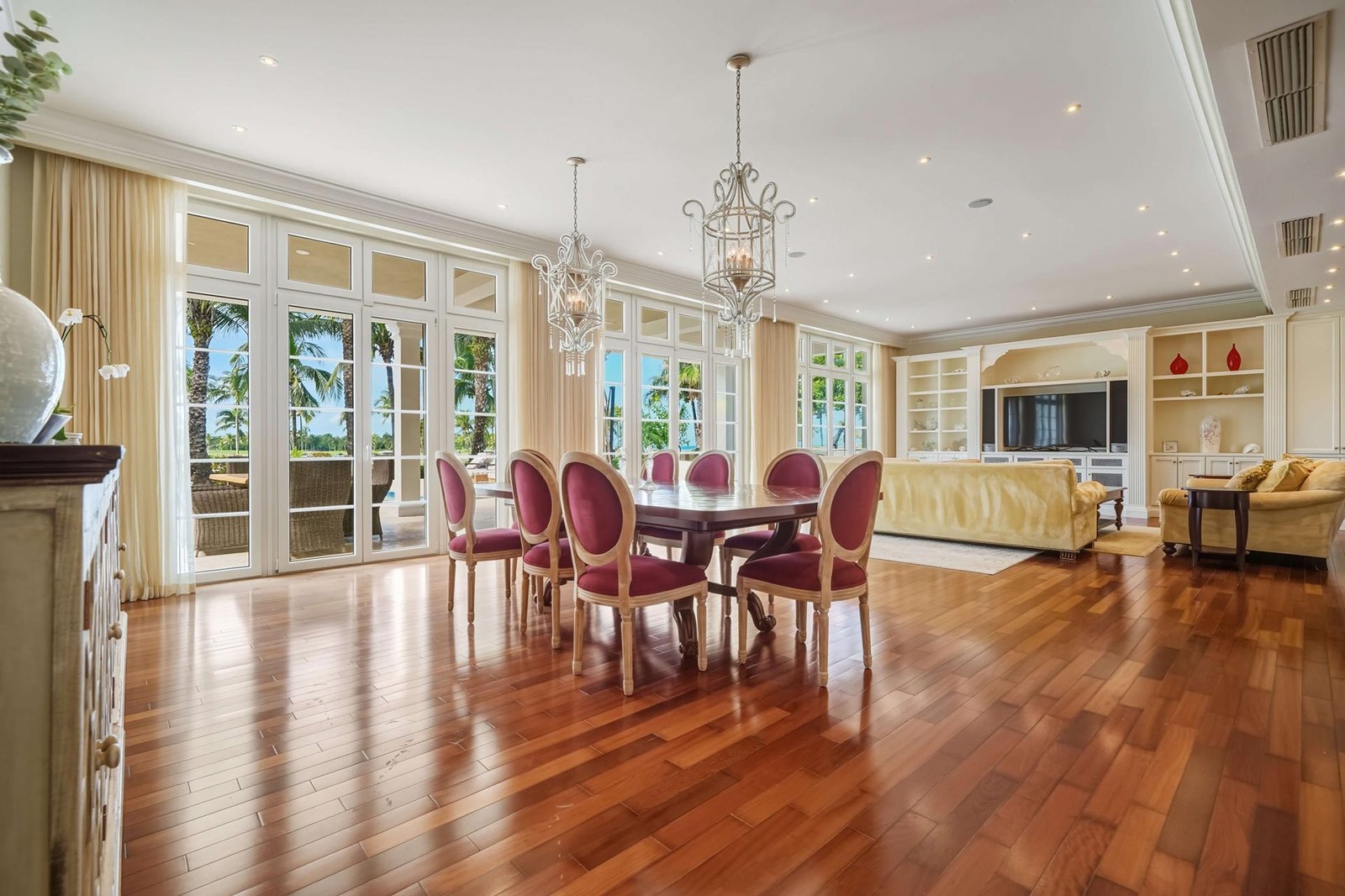 Dining area at 32 ocean